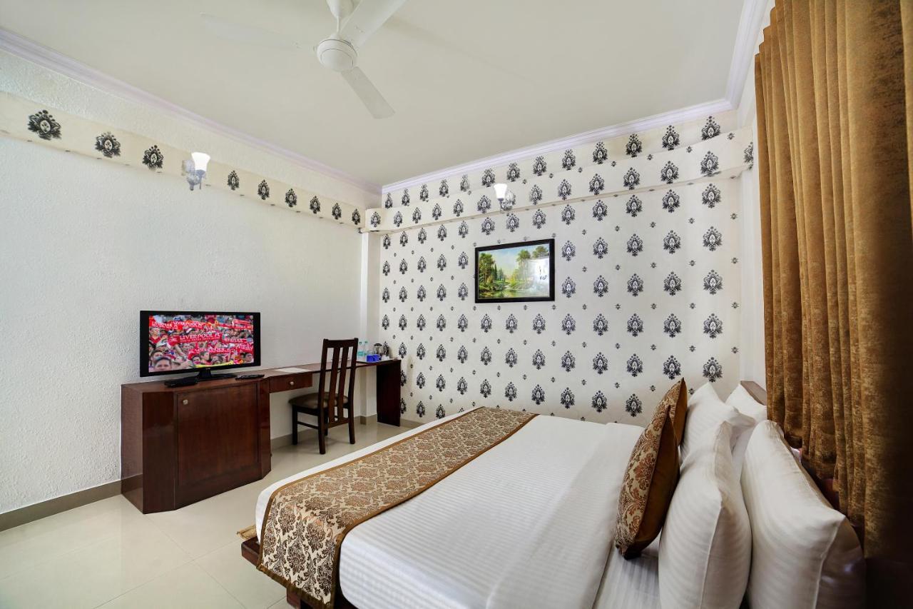 The Liverpool Blue Hotels Bangalore Exterior photo