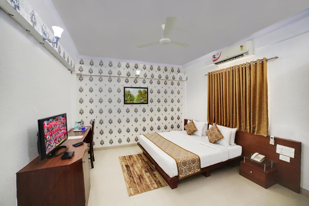 The Liverpool Blue Hotels Bangalore Exterior photo