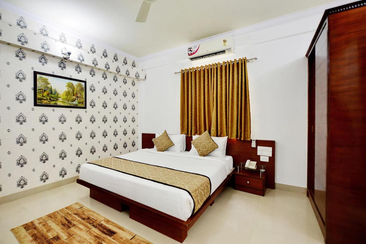 The Liverpool Blue Hotels Bangalore Exterior photo