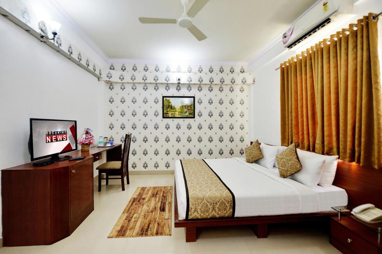 The Liverpool Blue Hotels Bangalore Exterior photo