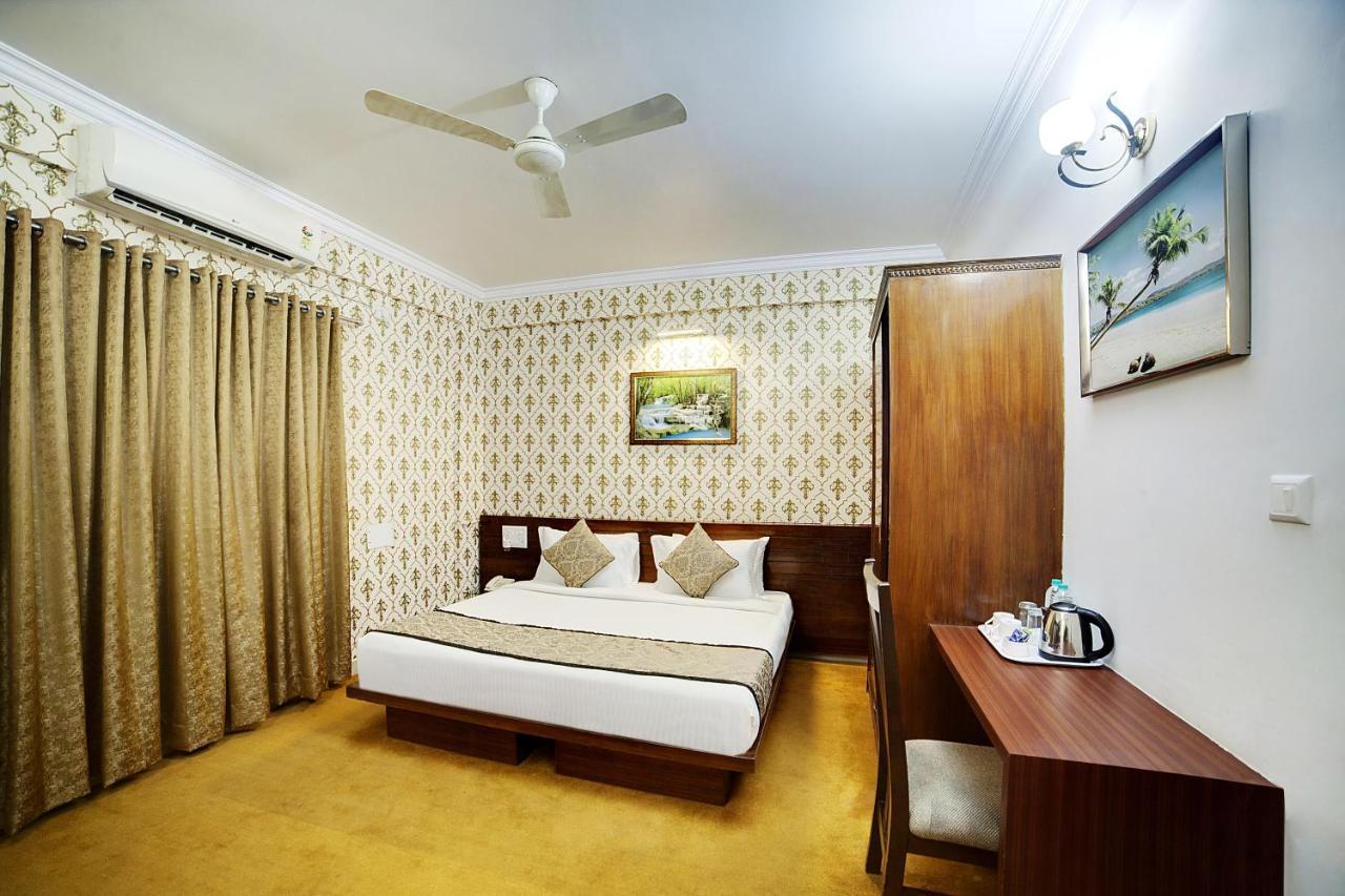 The Liverpool Blue Hotels Bangalore Exterior photo